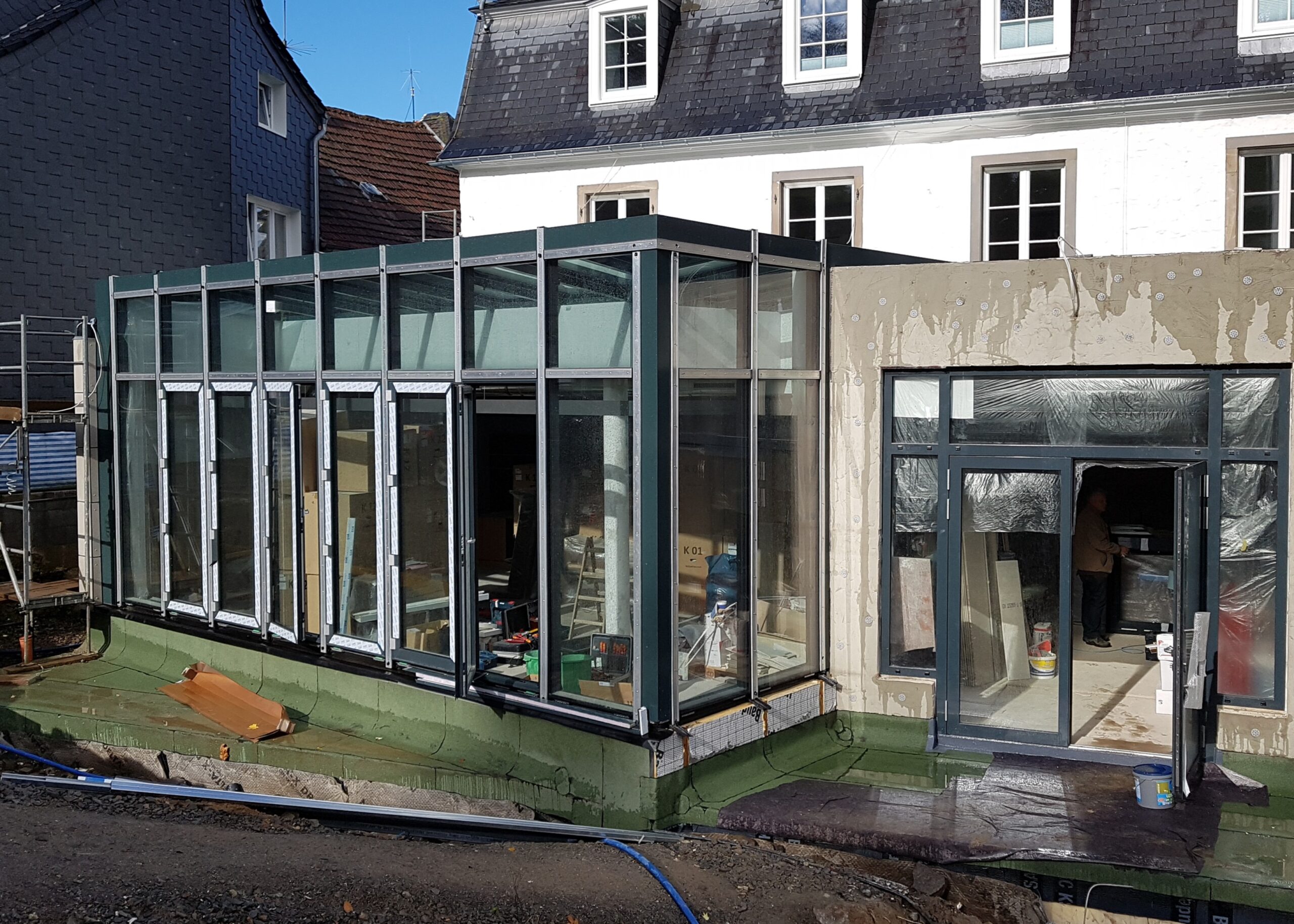 Stahlrahmenkonstruktion für Verglasungselemente in einem Hotel-Sonnenraum